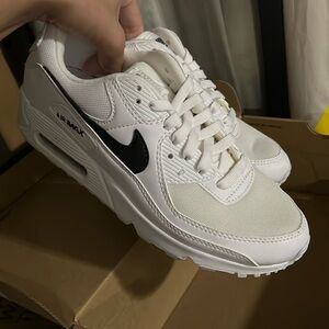 Women’s Nike Air Max 90